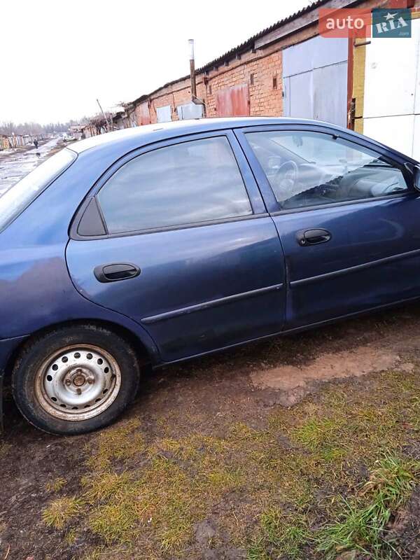Седан Mazda 323 1997 в Прилуках