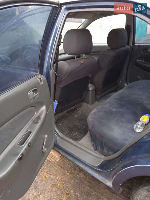 Седан Mazda 323 1997 в Прилуках