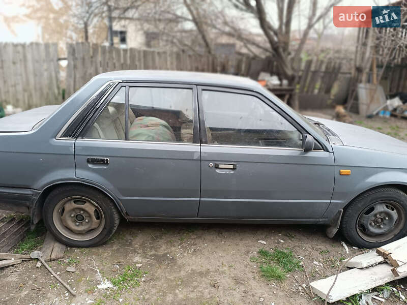 Седан Mazda 323 1987 в Павлограді