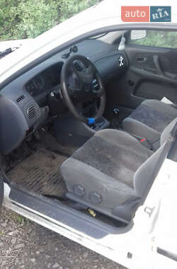 Хэтчбек Mazda 323 1998 в Хусте