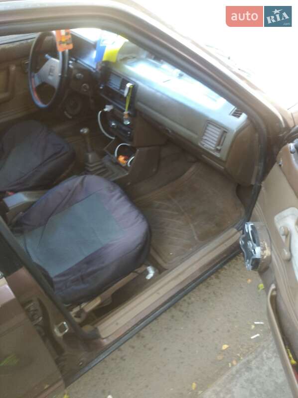 Универсал Mazda 323 1987 в Днепре