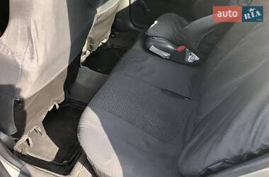 Седан Mazda 323 1998 в Кременчуге