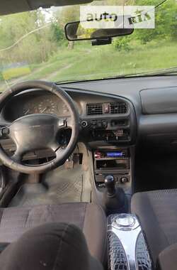 Седан Mazda 323 1995 в Царичанке