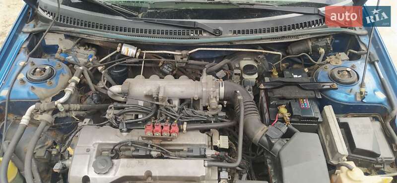 Седан Mazda 323 1999 в Днепре