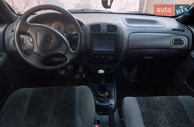 Седан Mazda 323 1998 в Болграде