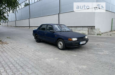 Седан Mazda 323 1990 в Ровно