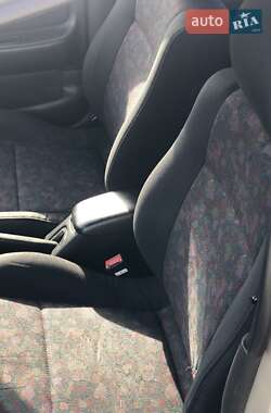 Седан Mazda 323 1998 в Житомирі