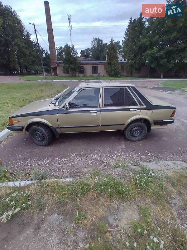 Седан Mazda 323 1981 в Чернигове