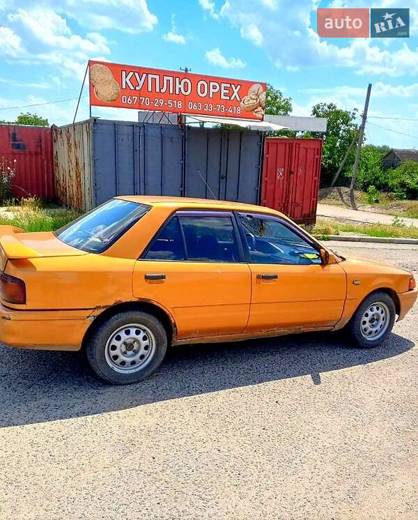 Седан Mazda 323 1993 в Роздільній