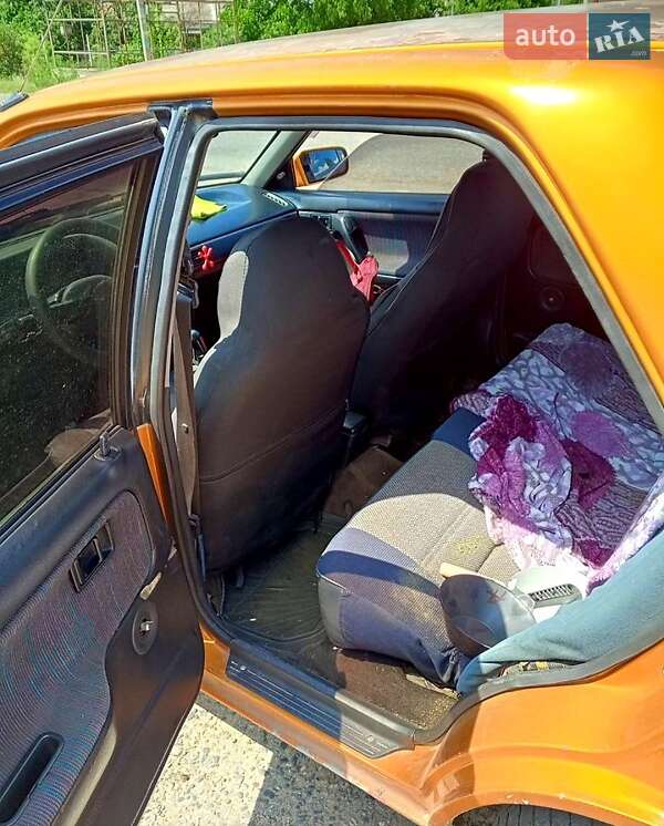 Седан Mazda 323 1993 в Роздільній
