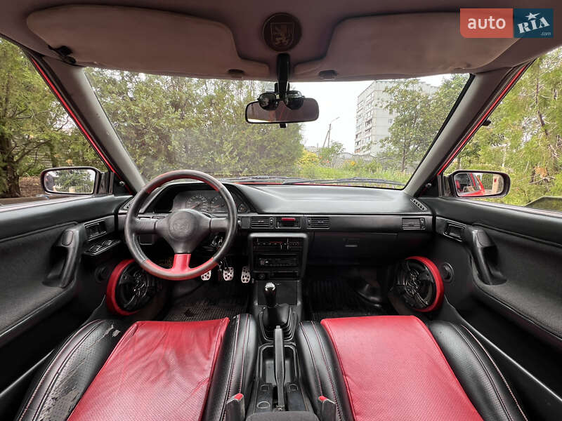Хэтчбек Mazda 323 1993 в Харькове