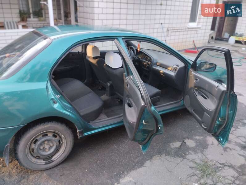 Седан Mazda 323 1996 в Калиновке