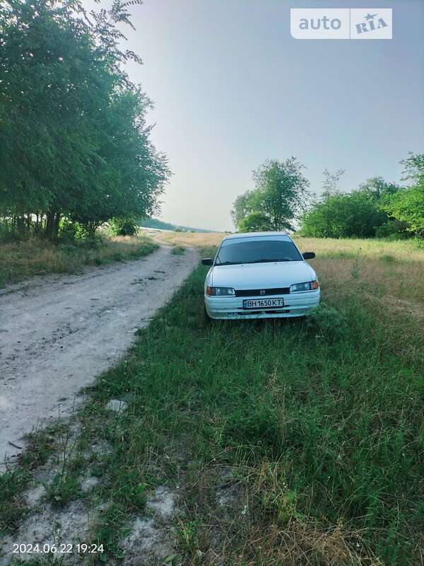 Седан Mazda 323 1993 в Одессе