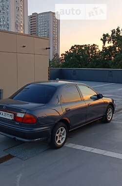 Седан Mazda 323 1998 в Киеве