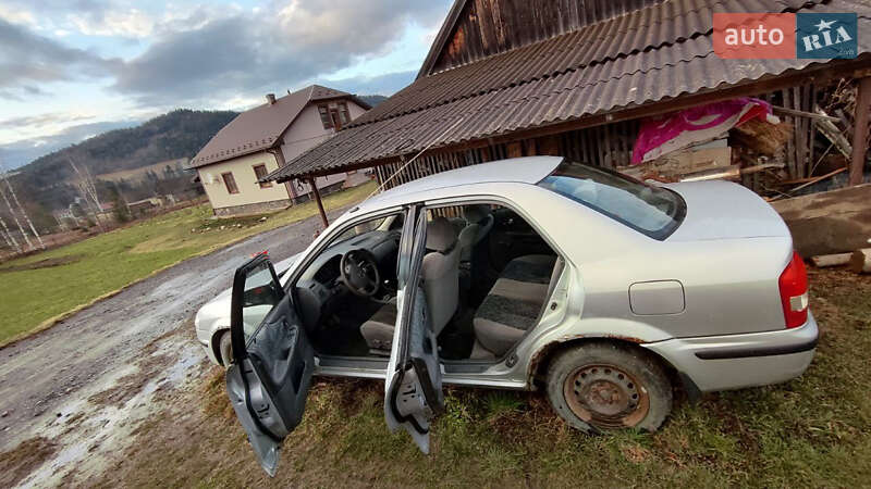 Седан Mazda 323 2000 в Рожнятове