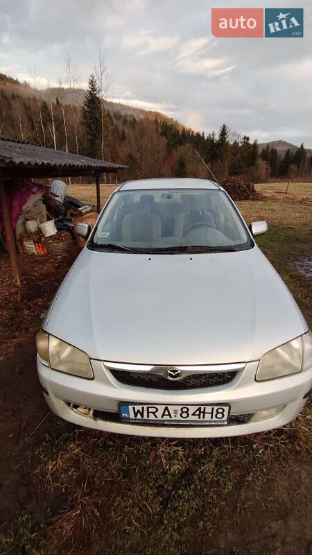 Седан Mazda 323 2000 в Рожнятове