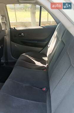 Седан Mazda 323 2001 в Черновцах