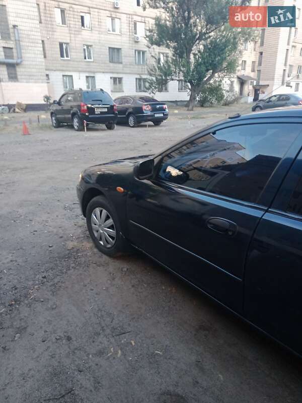 Седан Mazda 323 1996 в Киеве