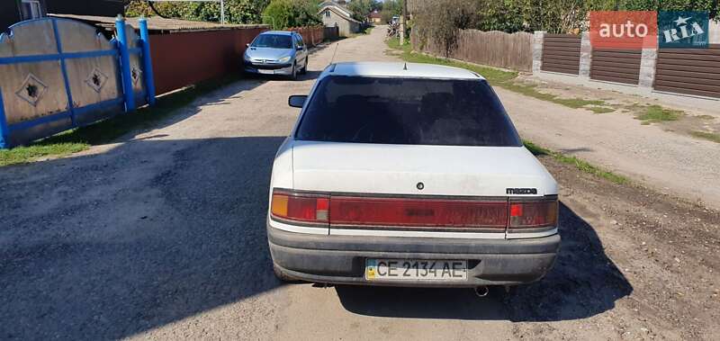 Седан Mazda 323 1993 в Черновцах