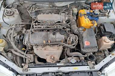 Хэтчбек Mazda 323 2001 в 