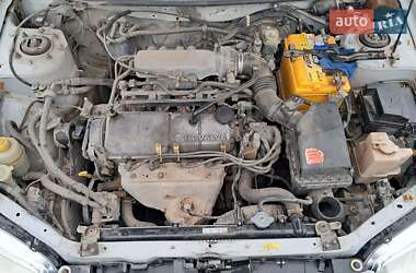 Хэтчбек Mazda 323 2001 в 