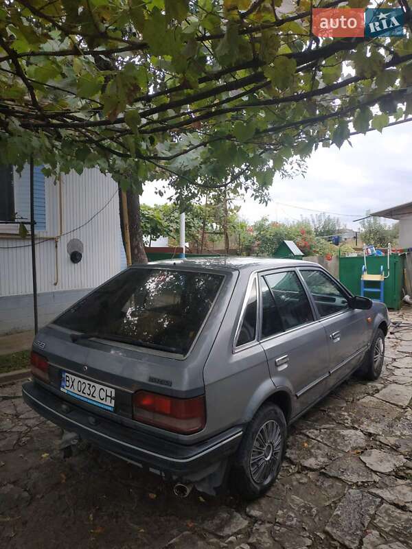 Хэтчбек Mazda 323 1988 в Каменец-Подольском