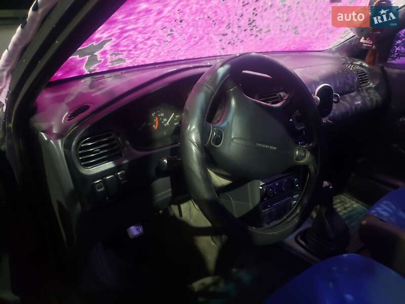 Седан Mazda 323 1995 в Каменец-Подольском