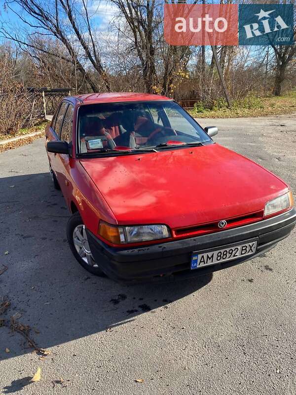 Седан Mazda 323 1992 в Баранівці