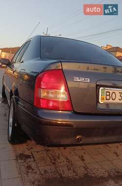 Седан Mazda 323 1998 в Бережанах