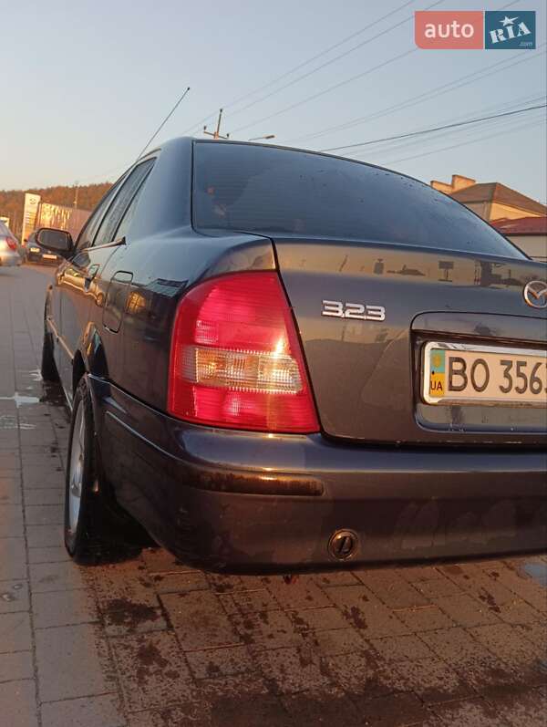 Седан Mazda 323 1998 в Бережанах