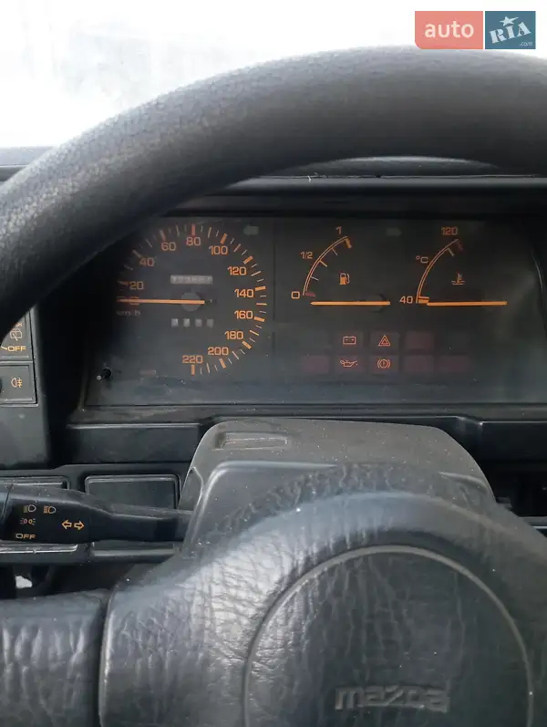 Mazda 323 1987
