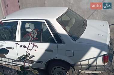 Седан Mazda 323 1987 в Одесі