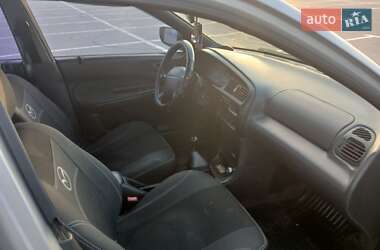 Седан Mazda 323 1996 в 