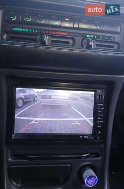 Седан Mazda 323 1996 в 