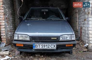 Седан Mazda 323 1988 в Херсоні