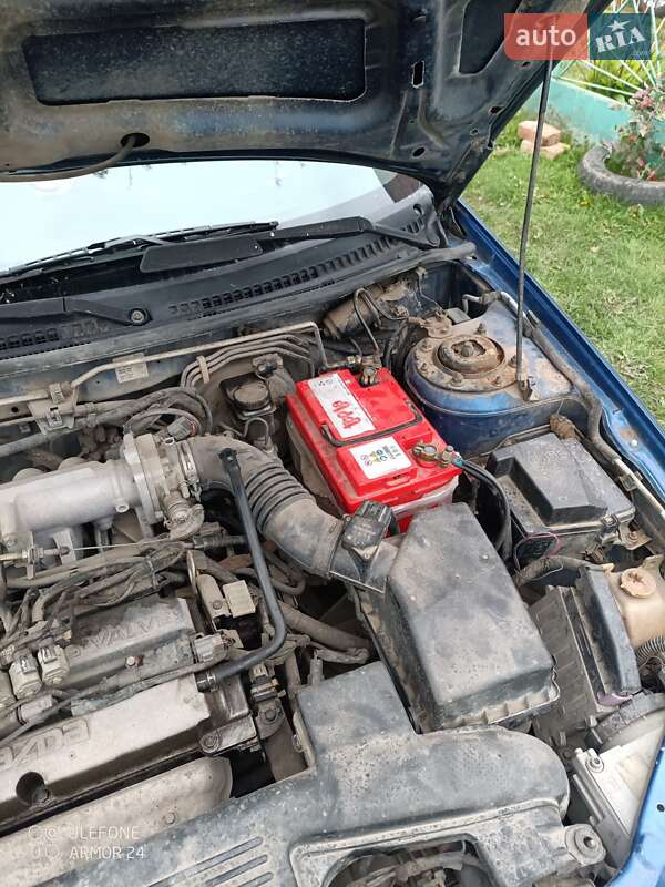 Mazda 323 2000