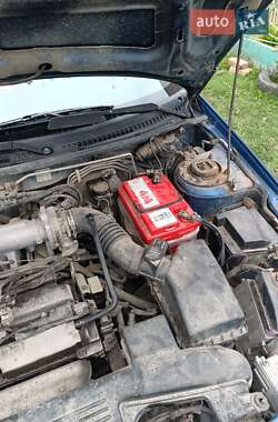 Хэтчбек Mazda 323 2000 в 