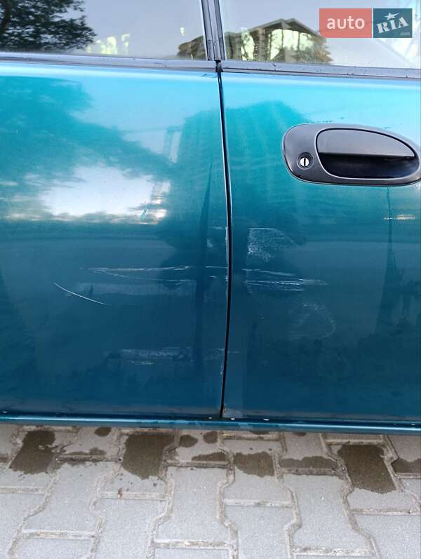 Хэтчбек Mazda 323 1996 в Киеве