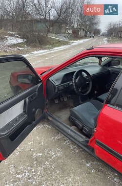 Седан Mazda 323 1992 в Подольске