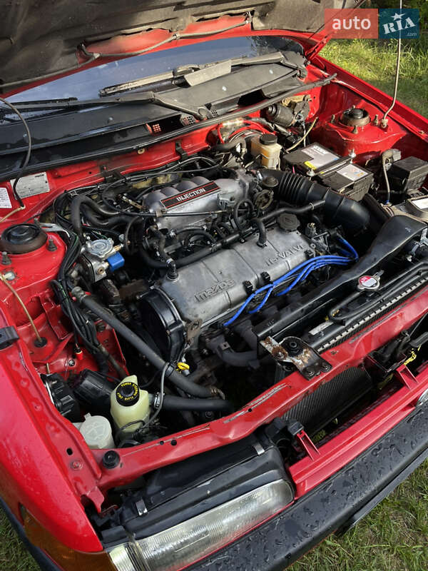 Седан Mazda 323 1992 в Вараші