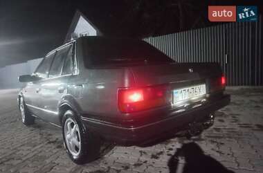 Седан Mazda 323 1989 в 