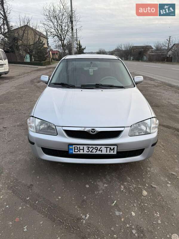 Седан Mazda 323 2000 в Овидиополе