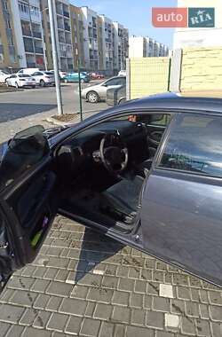 Хетчбек Mazda 323 1997 в Авангарді