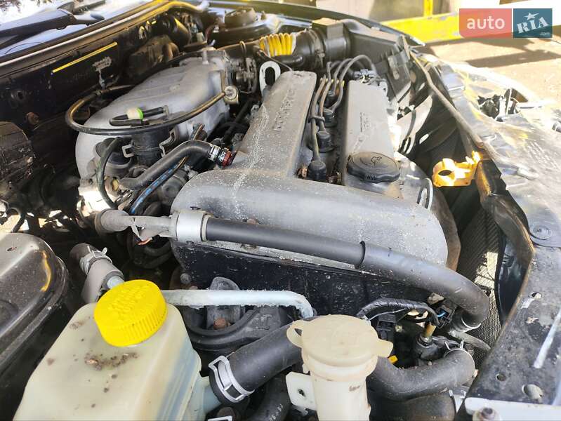 Седан Mazda 323 1996 в Запоріжжі