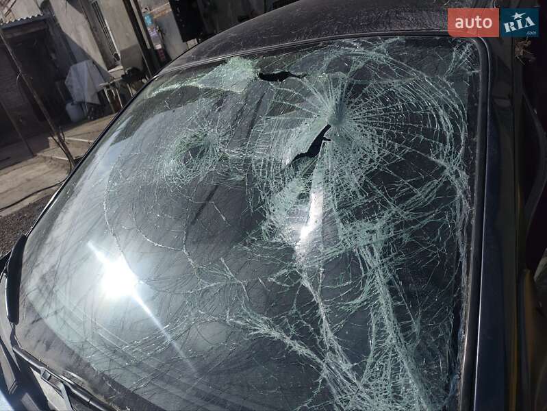 Седан Mazda 323 1996 в Запоріжжі