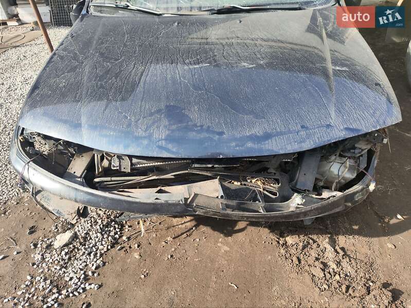 Седан Mazda 323 1996 в Запоріжжі