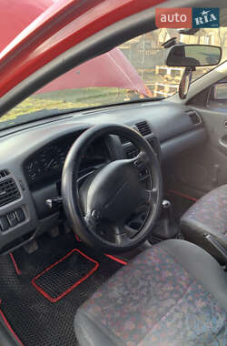 Седан Mazda 323 1997 в 