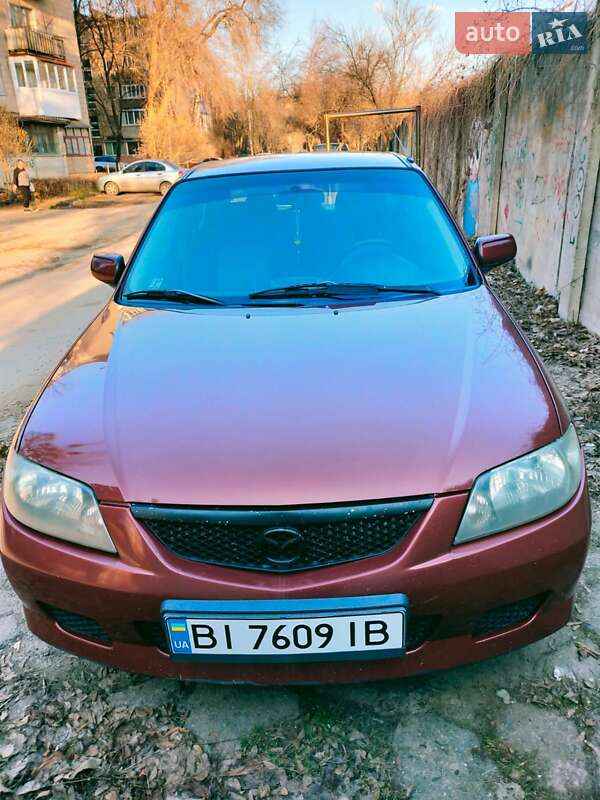 Седан Mazda 323 2003 в 