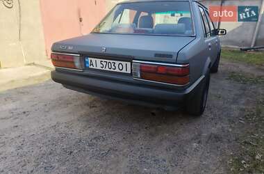 Седан Mazda 323 1984 в 