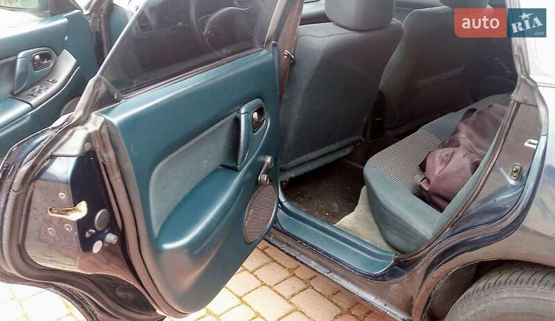 Хэтчбек Mazda 323 1995 в Виннице